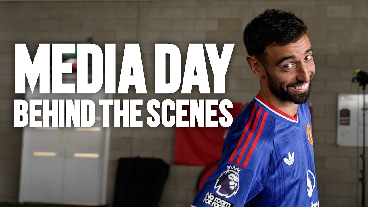 Spend The Day With United At Carrington! background