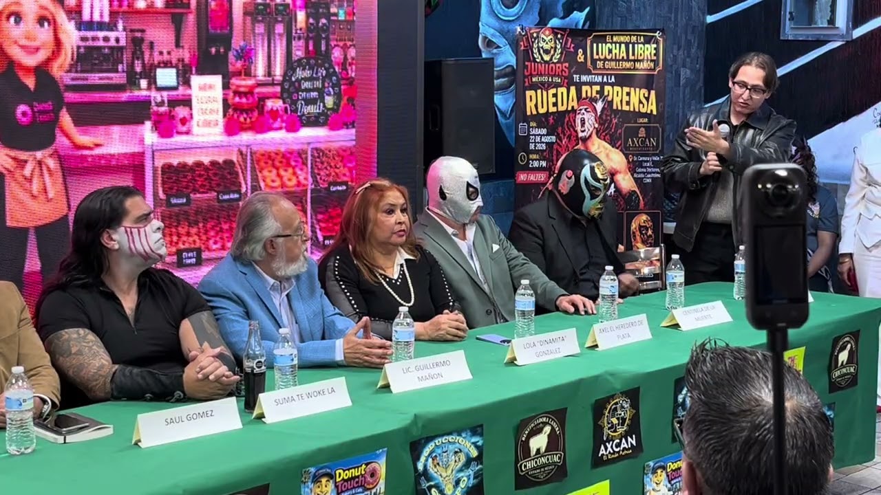 Conferencia de Prensa El Mundo de la Lucha Libre con Guillermo Mañon background