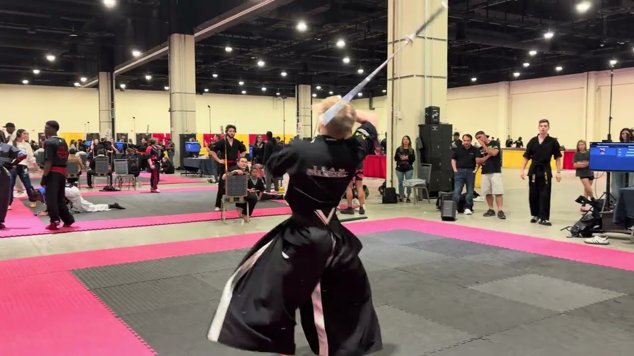 Dawson Holt Mens Extreme Weapons - US Capitol Classics 2026 background