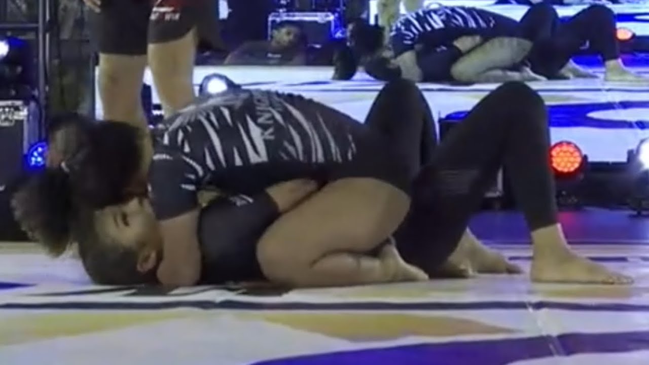Miya Nakashima gets mounted the hole fight background
