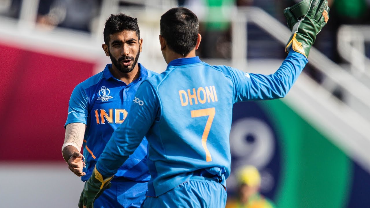 MS Dhoni अगर कप्तान होते तो Bumrah को नहीं देते super over - Virender Sehwag background