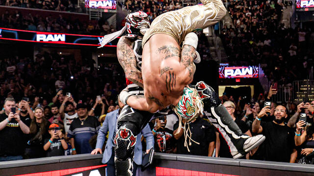 Penta vs. Rey Fenix | World Heavyweight Title No. 1 Contender’s Match: Raw highlights, Aug. 31, 2026 background