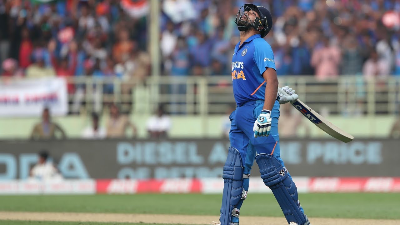Sachin Tendulkar की तरह Rohit Sharma के ODI रिकॉर्ड्स को भी तोड़ पाना मुश्किल - Virender Sehwag background