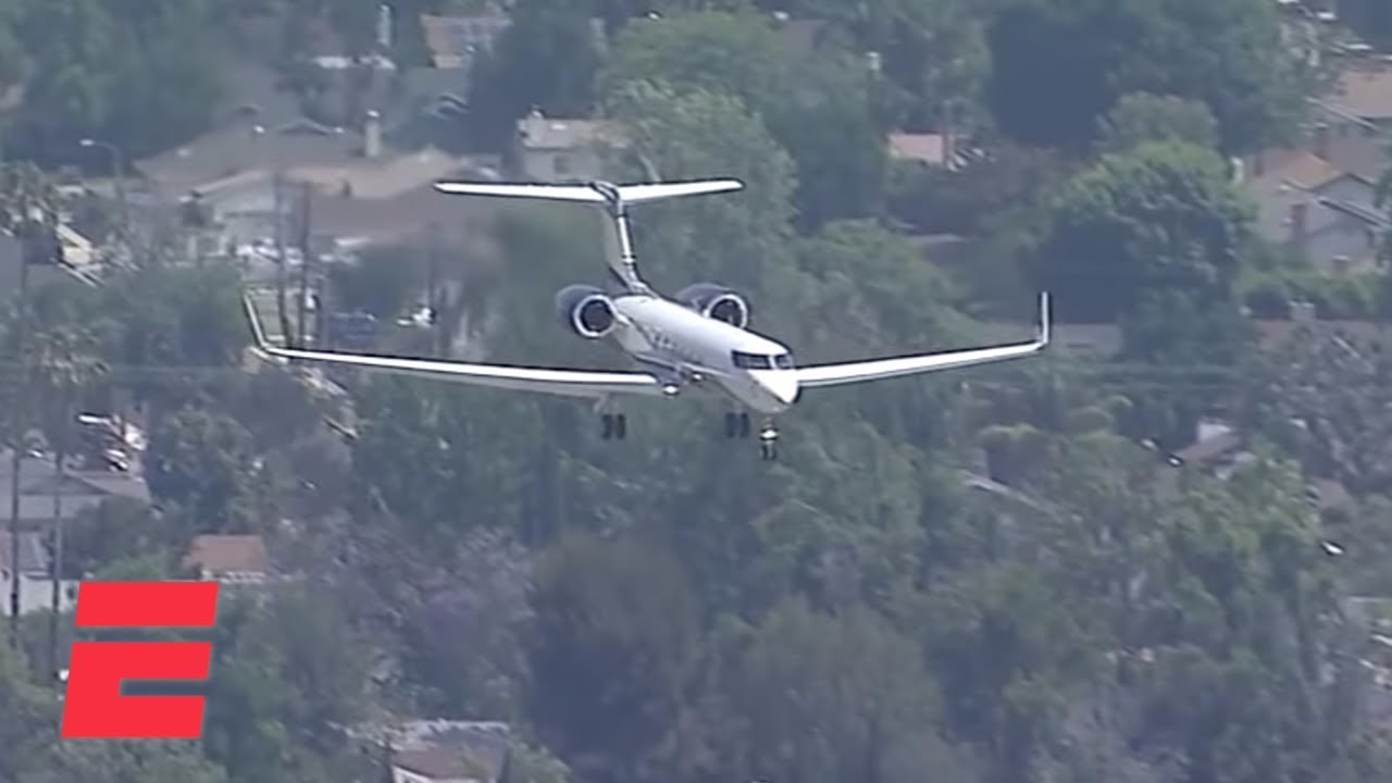 LeBron James' plane arrives in Los Angeles before the start of free agency | NBA on ESPN background