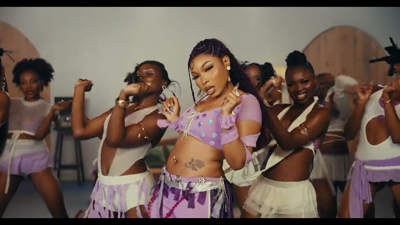 Guchi - Call Me (Official Video) backdrop