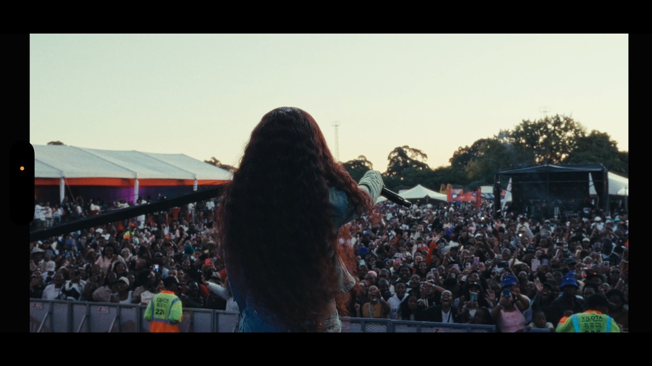 ELAINE - LIFE ON THE ROAD (VELE UYENA SZN)
