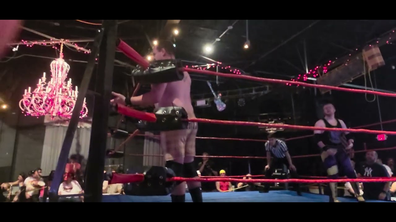 Upw bowling green ky wwa Landon sugars makes a suprise appearance 9 13 26