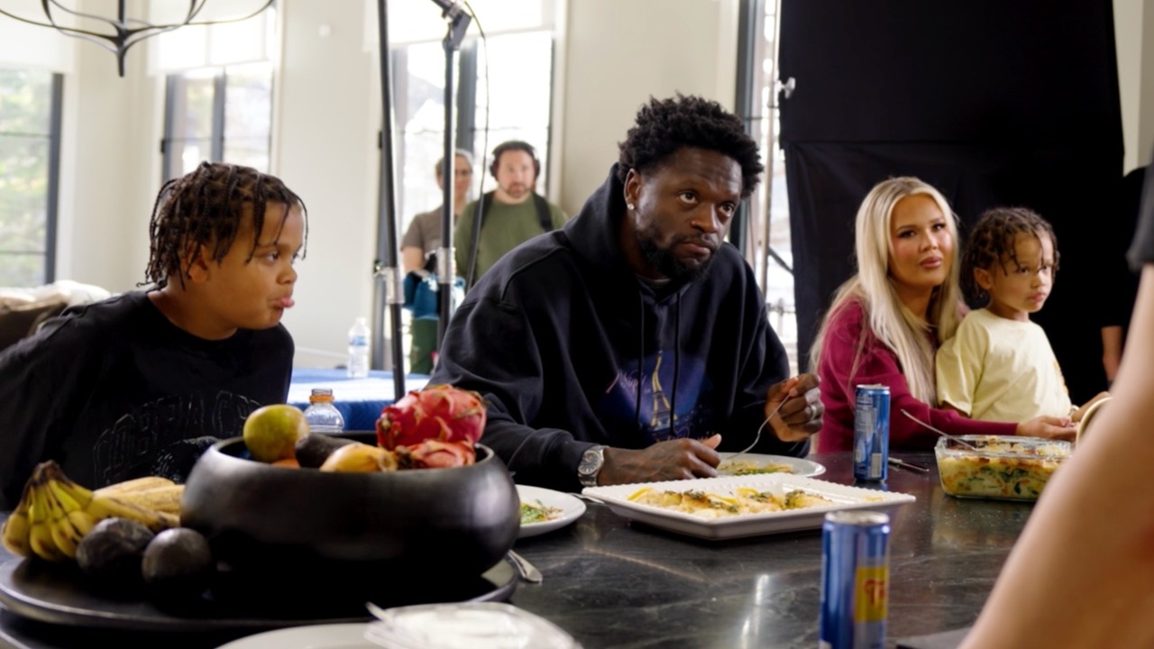 Celebrity Chef David Chang Cooks Julius Randle & His Family A Home-Cooked Meal 🍽️ background