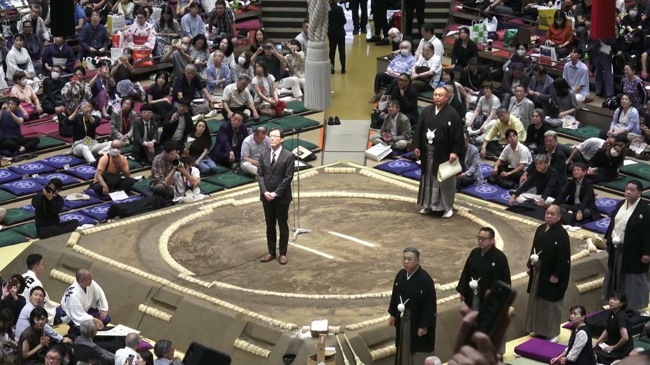 賜盃&優勝旗返還式 優勝額除幕式 安青錦 若隆景(荒汐親方代理)【大相撲令和8年9月場所】初日【SUMO SEP DAY1】2026/9/13 秋場所 background