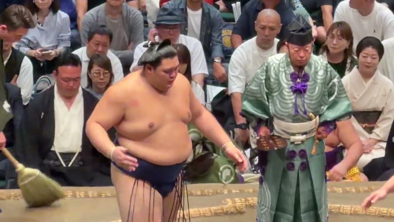 速報❗️大の里 vs美ノ海【大相撲令和8年9月場所】7日目 ONOSATO vs CHURANOUMI 【SUMO SEP DAY7】2026/9/19 秋場所 background