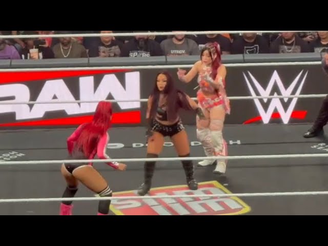 Iyo Sky vs Roxanne Perez vs Catalina Full Match - WWE Raw 9/21/2026 background