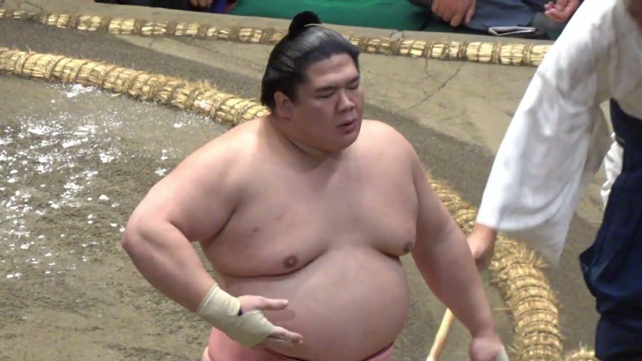 宇良 vs 欧勝馬【大相撲令和8年9月場所】9日目URA vs OSHOMA【SUMO SEP DAY9】2026/9/21 秋場所 background