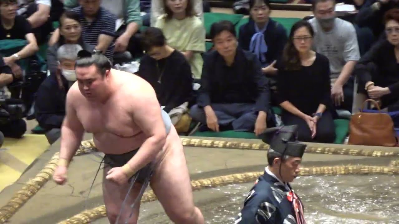 《幕内》金峰山vs 千代翔馬 【大相撲令和8年9月場所】9日目 CHIYOSHOMA vs KINBOZAN【SUMO SEP DAY9】2026/9/21 秋場所 background