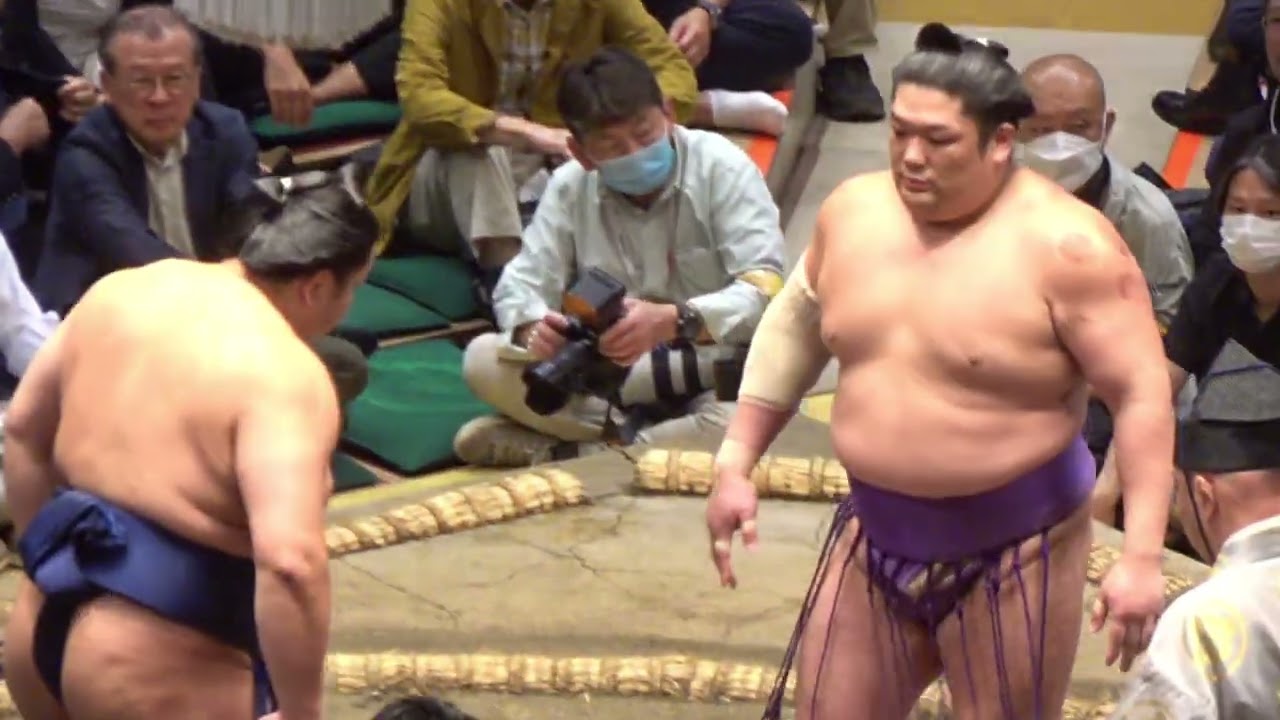 《幕内》尊富士 vs 朝白龍【大相撲令和8年9月場所】15日目 千秋楽TAKERUFUJI vs ASAHAKURYU【SUMO SEP DAY15】2026/9/27 秋場所 background
