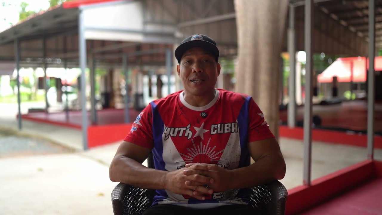 Coach Armando’s sparing tips background