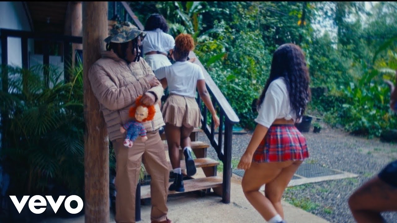 Sgee Vehnom - Tempted To Touch (Official Music Video) background