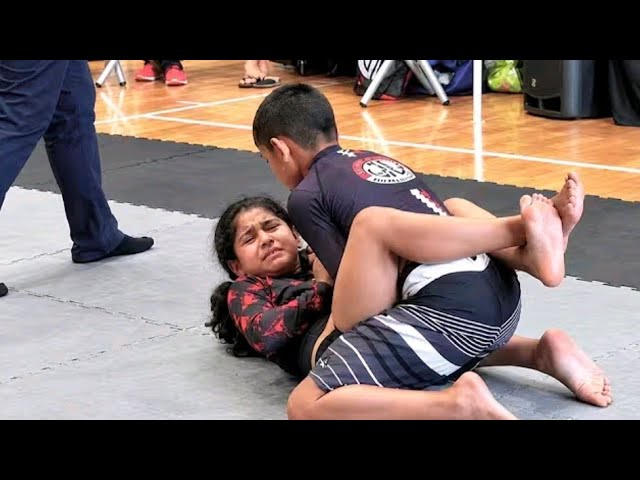 Girl Vs Boy Wrestling ЁЯШ▒ЁЯеЛ | The Closing Seconds Were Absolutely Insane ЁЯФе Unexpected Finish #wwe #bjj background