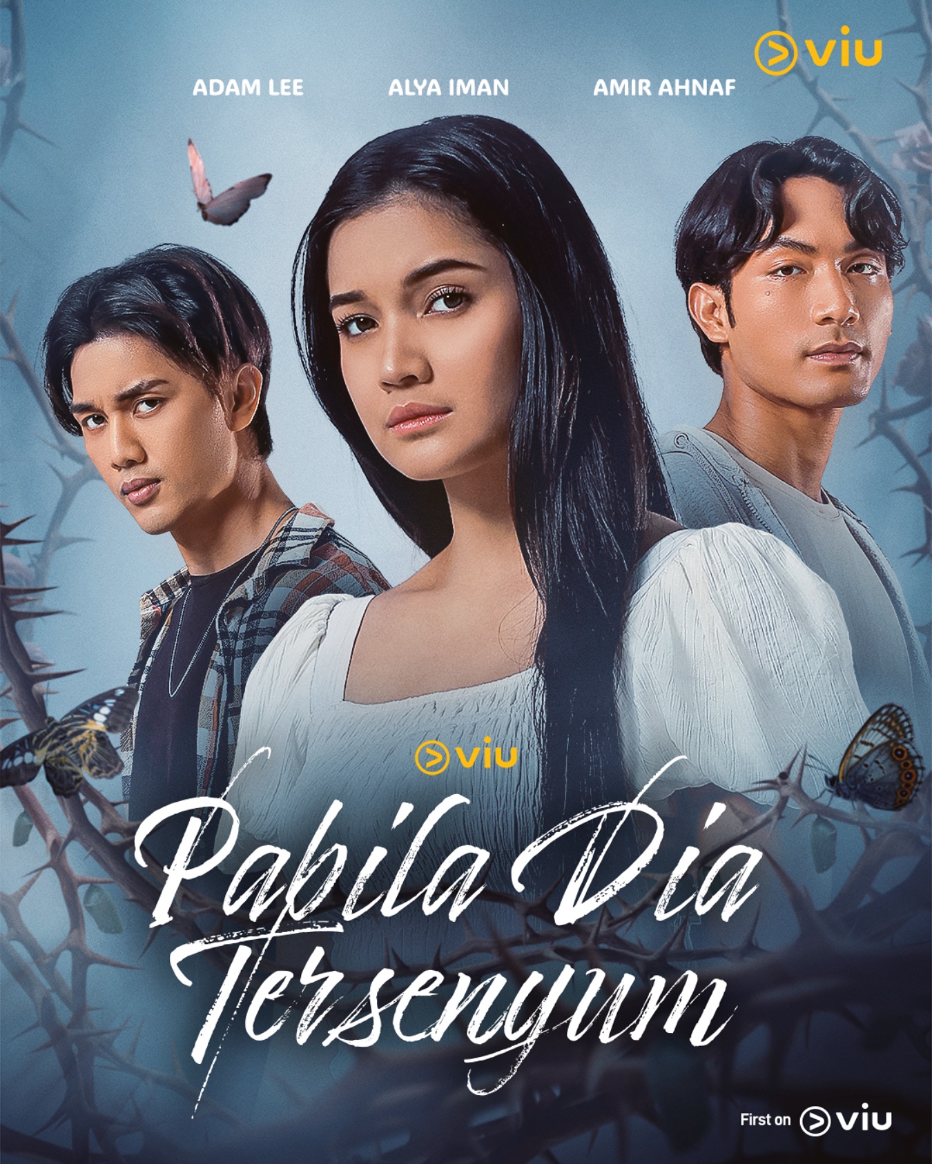 Pabila Dia Tersenyum background