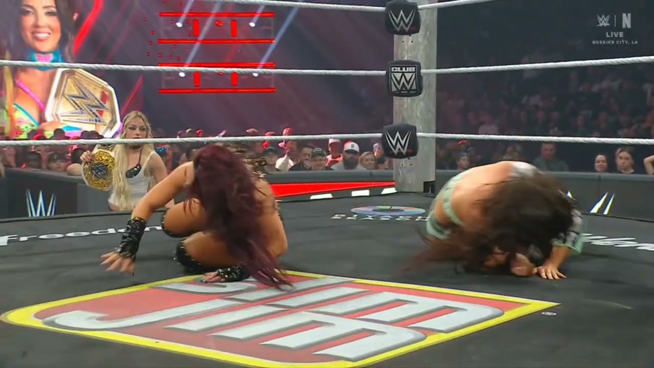 WWE RAW CHELSEA GREEN VS ROXANNE PEREZ 10/12/26 background