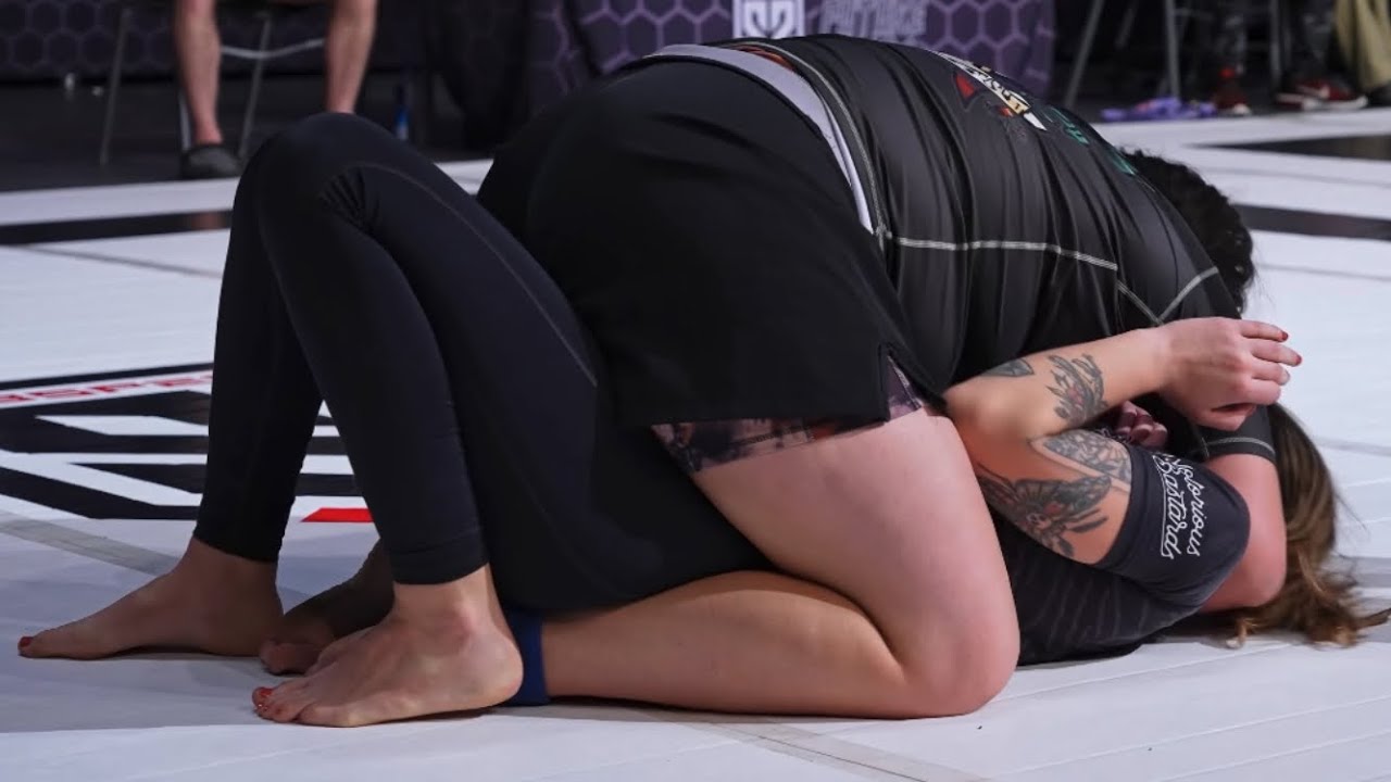 Samantha Lemaire loss with full mount background