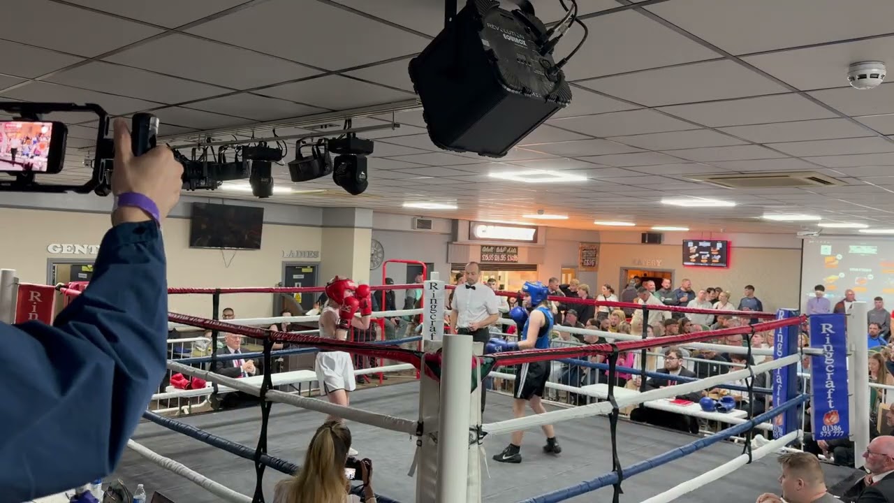 EVA-ROSE SMITH vs EMILIA KOBALKA | SKILLS BOUT | FREEDOM BOXING CLUB FIGHT NIGHT