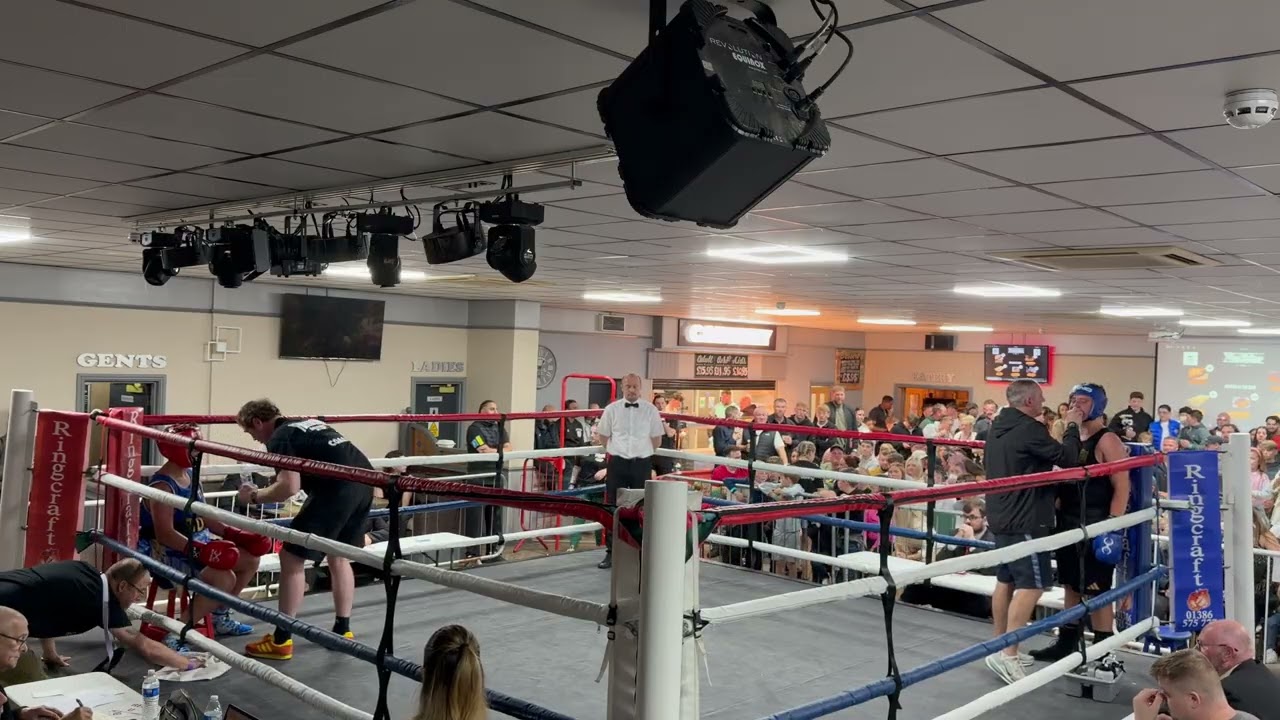 THOMAS DEAR vs TOMMIE WOODHEAD | AMATEUR BOXING BOUT | FREEDOM BOXING CLUB FIGHT NIGHT
